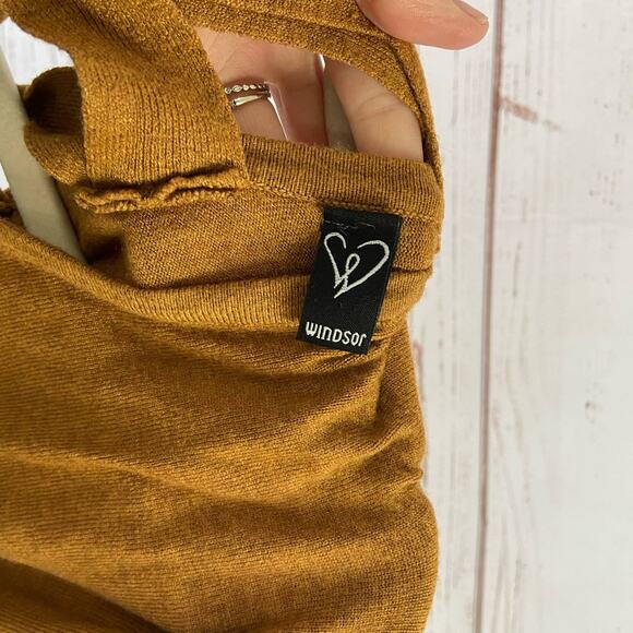 Windsor S Brown Oversized Criss Cross Strappy Open Back Soft Knit Vneck Sweater - Picture 6 of 7